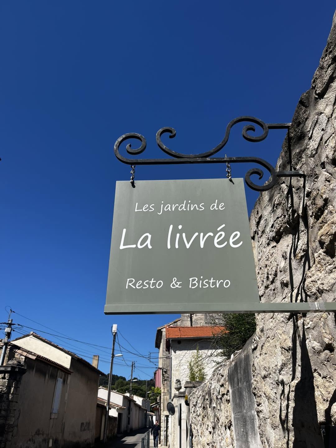 Enseigne du restaurant La Livrée à Villeneuve-lès-Avignon