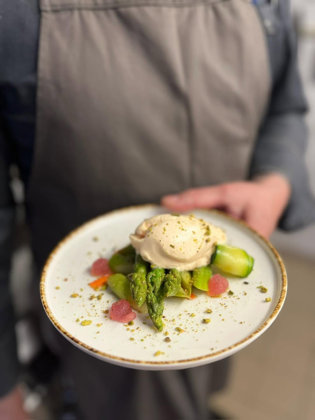 Assiette de saison préparée au restaurant La Livrée