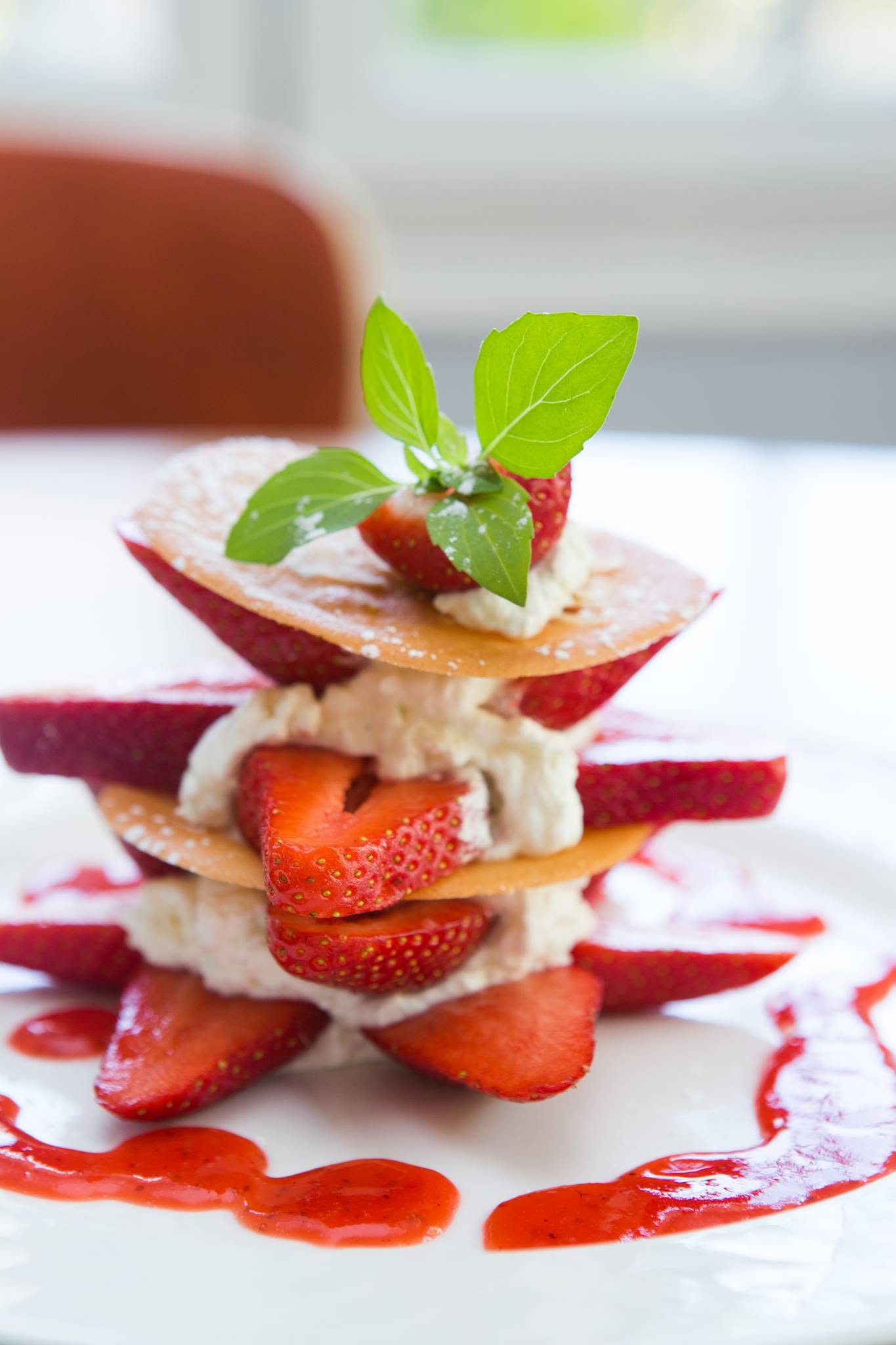 Dessert aux fraises servi à La Livrée