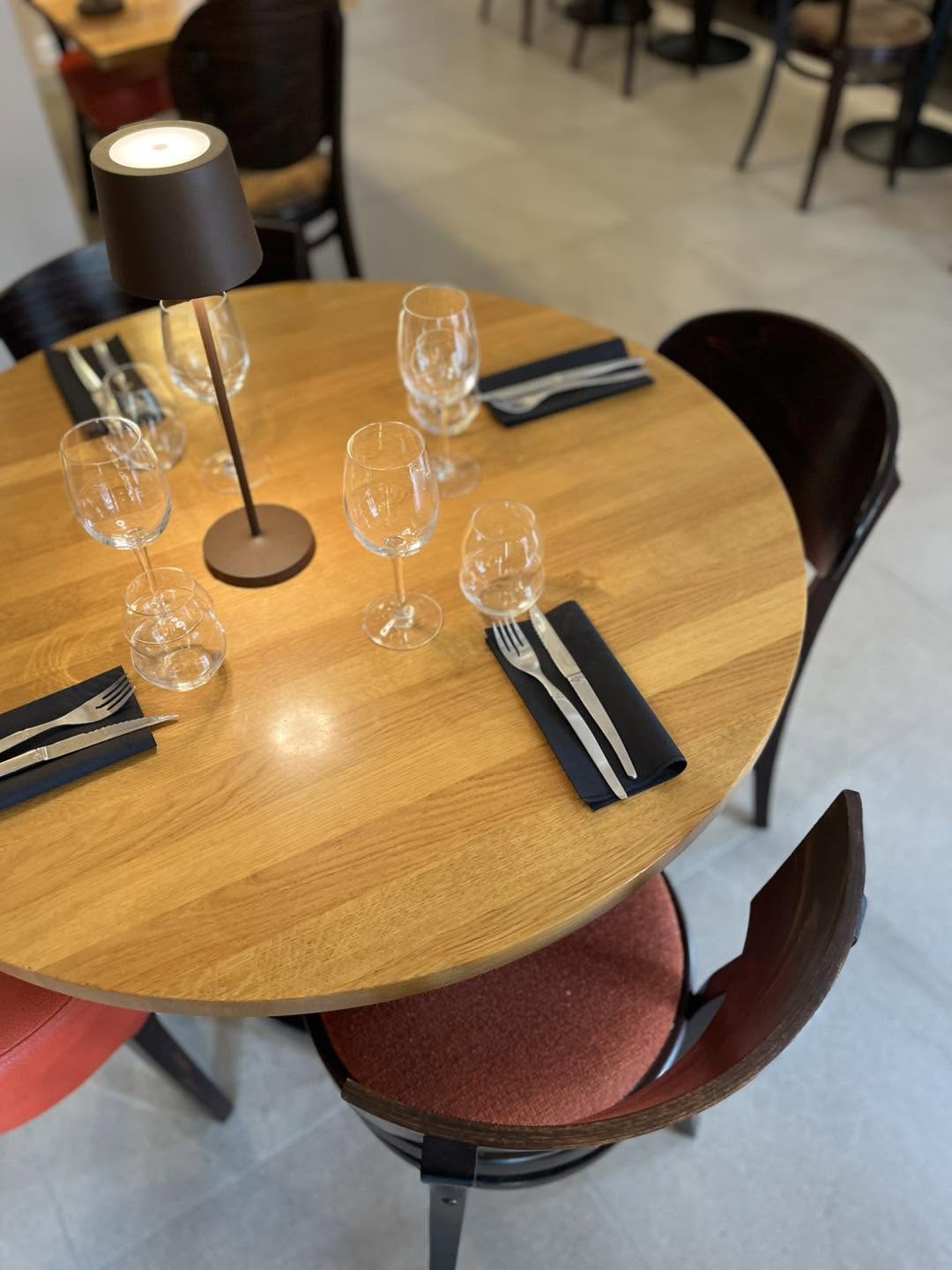 Table ronde dressée